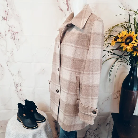 Uniqlo Brushed Wool Blend Plaid Jacket Cozy Chic Fall Layering - Picture 5 of 9